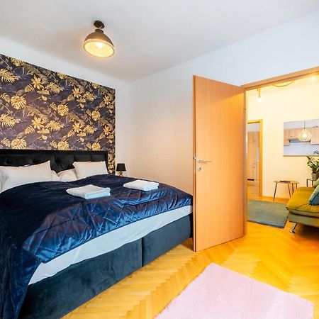 Modernes Appartement กราซ ภายนอก รูปภาพ