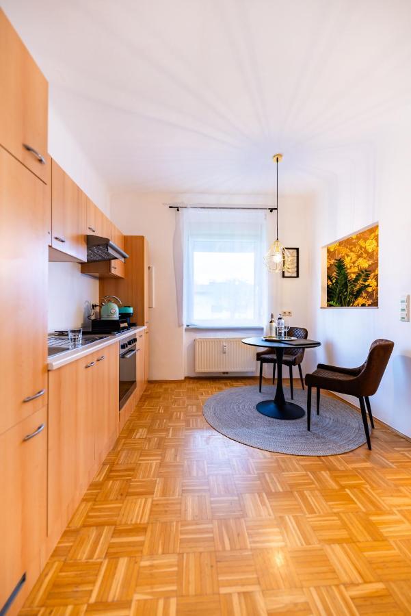 Modernes Appartement กราซ ภายนอก รูปภาพ